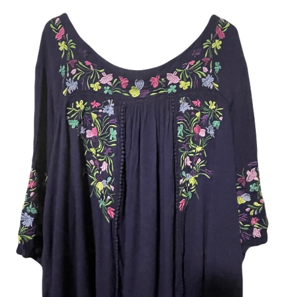 Denim 24/7 Navy embroidered Boho Style Top SZ 24W - Picture 3 of 6